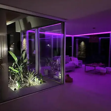 Contemporary House, 270 M Heated Pool Air Conditioning فيلة